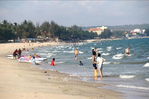 Cảnh báo người dân, du khách đề phòng đuối nước khi tắm biển Phan Thiết