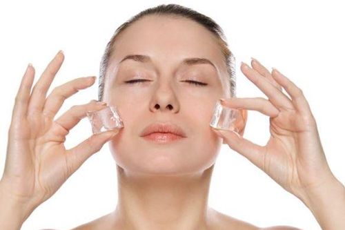 7 mẹo để loại bỏ bọng mắt và quầng thâm
