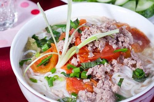 Cách làm món bún thịt nấu chua cho bữa sáng chỉ 15 phút