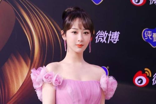 Dương Tử mặt đơ như tượng sáp vì động chạm 'dao kéo' quá đà
