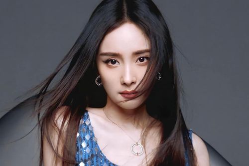 Dương Mịch bị nghi để lộ 'bệnh ngôi sao' khi cùng xuất hiện với Triệu Lệ Dĩnh