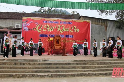 Lễ hội khai hạ suối cá thần Cẩm Lương