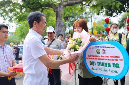 Giải đua thuyền truyền thống trên sông Đồng Nai: CLB Thanh Đa, Thạnh Phước giành chiến thắng