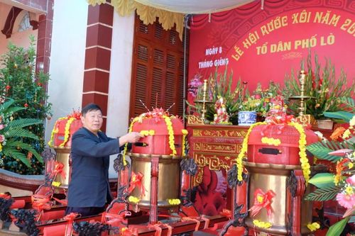 Tuyệt đối không đi lễ hội trong giờ hành chính
