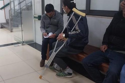 Nhân chứng kể lại khoảnh khắc xe chở 17 khách đi đám cưới rơi xuống vực