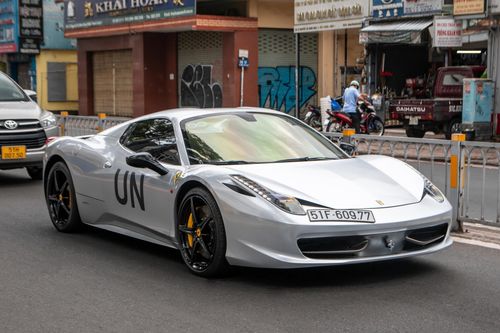 Ferrari 458 Spider hàng hiếm được làm mới ngoại thất