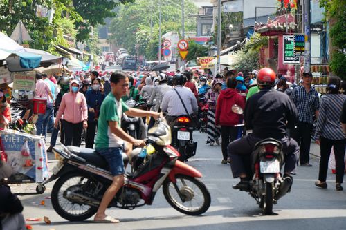 Đi 4 điểm mới tìm được chỗ gửi xe khi viếng chùa Ngọc Hoàng