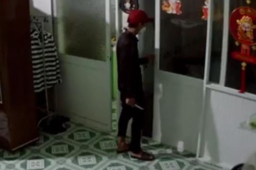 Trộm cầm dao đột nhập nhà dân, lấy xe máy