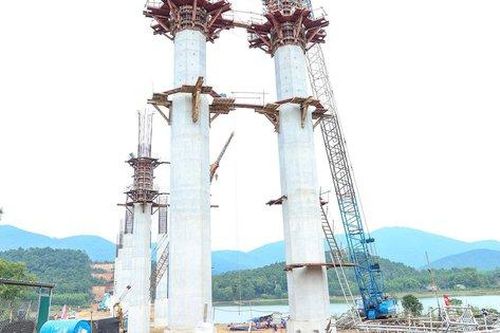 Cho dừng thi công cao tốc khi nhà thầu có dấu hiệu vi phạm về an toàn lao động