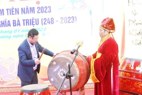 Khai hội Đền Nưa - Am Tiên