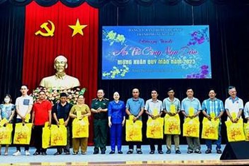 Đầm ấm, nghĩa tình 'Ăn Tết cùng ngư dân'
