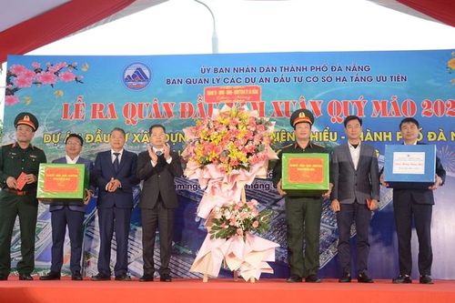 Bí thư Thành ủy Đà Nẵng thăm, động viên lễ ra quân đầu năm tại các dự án, doanh nghiệp