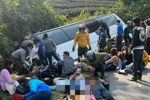 Phú Thọ: Mổ cứu thai nhi 8 tháng sau tai nạn lật xe khách