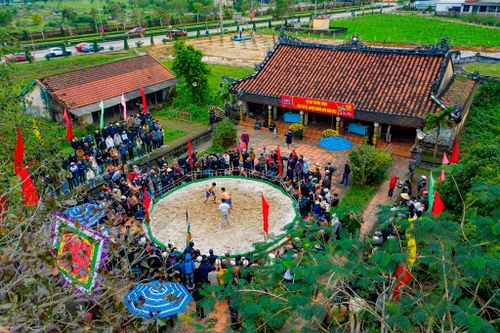 Tưng bừng, kịch tính hội vật làng Thủ Lễ