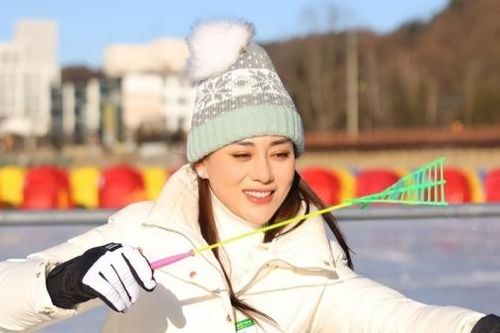 Phương Oanh xinh đẹp với thời trang hàng hiệu, thanh lịch khi du lịch Hàn Quốc
