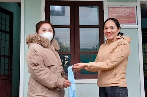 Nhặt được hơn 15 triệu đồng, người phụ nữ nhờ công an trả lại chủ tài sản