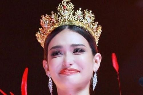 Á hậu Hòa bình Thái Lan bị nghi thẩm mỹ vì gương mặt khác lạ