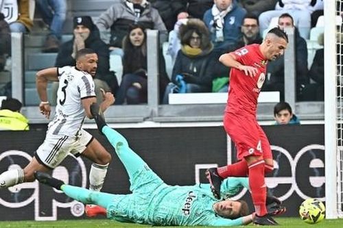 Juventus thua trận đầu tiên sau khi bị trừ 15 điểm, HLV lo nguy cơ xuống hạng