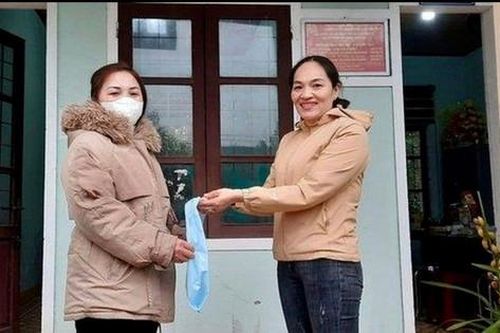 Nhặt được dây chuyền vàng cùng tiền mặt, người phụ nữ ở Quảng Trị tìm người đánh rơi