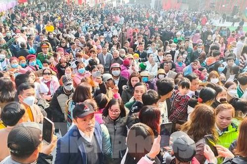 Hàng nghìn người dự khai mạc lễ hội Đền Thác Bà