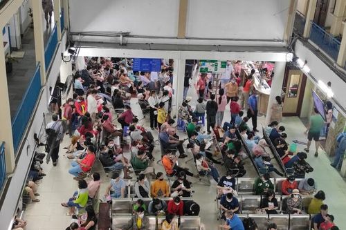Hàng nghìn người khám da liễu và bệnh tình dục sau Tết