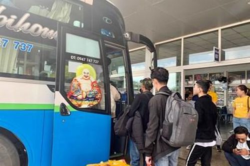 Đà Nẵng xử lý 57 trường hợp xe chở quá số khách dịp Tết Nguyên đán