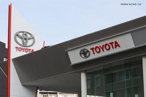 Tranh cãi về vấn đề phát triển xe điện của Toyota