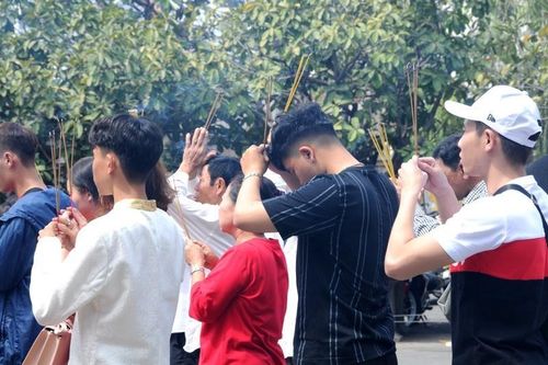 Khuyến cáo biện pháp PCCC khi đốt nhang đèn, vàng mã đầu năm