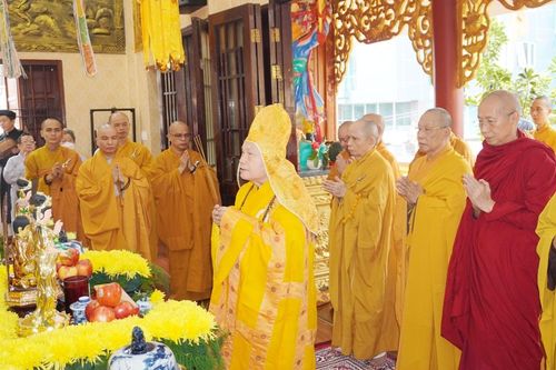 Ban Trị sự Phật giáo quận 3 khai đàn Dược Sư cầu an đầu năm Quý Mão