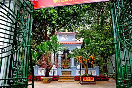 Tượng Lê Thái Tổ