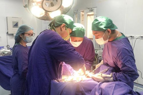 Cứu sống bệnh nhân bất ngờ đau bụng dữ dội do vỡ u gan nguy kịch