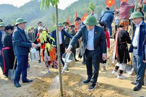 Chủ tịch Quốc hội Vương Đình Huệ dự Lễ phát động thi đua và Tết trồng cây tại Tuyên Quang
