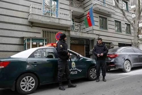 Sứ quán Azerbaijan ở Iran sơ tán khẩn sau vụ xả súng nghiêm trọng