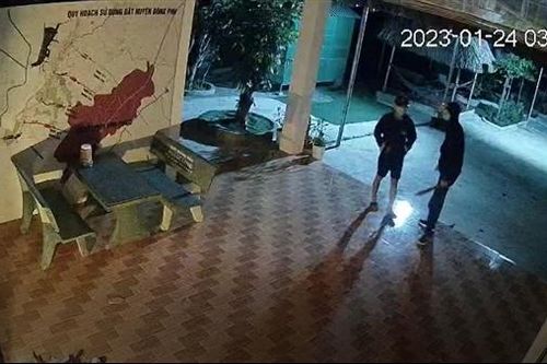 Điều tra clip nhóm 'người dơi' mang dao nhọn đột nhập nhà dân, cuỗm tài sản