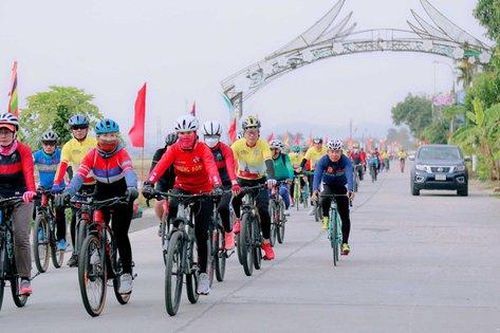 350 vận động viên đạp xe diễu hành quảng bá du lịch Đông Triều