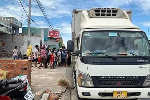 Tông đuôi xe tải, hai vợ chồng ngụ TPHCM tử vong tại Bình Thuận