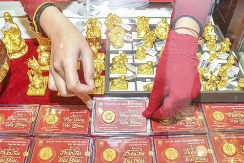Những lợi bất cập hại khi chen nhau mua vàng ngày vía Thần Tài