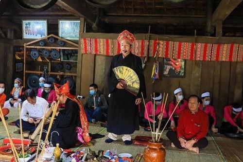 Phát huy di sản văn hóa Mo Mường