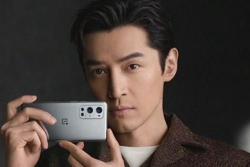 Hồ Ca bất ngờ thông báo lên chức bố, làm náo loạn bảng Hot Search của Weibo