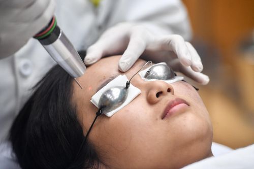 Xếp hàng chờ làm đẹp sau Tết ở TP.HCM