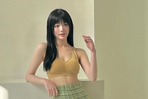 Vòng eo thon gọn của Lee Yu Bi