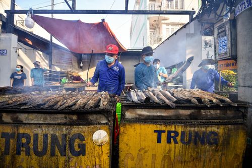 Bán hơn 3 tấn cá lóc trong ngày vía Thần Tài ở TP.HCM