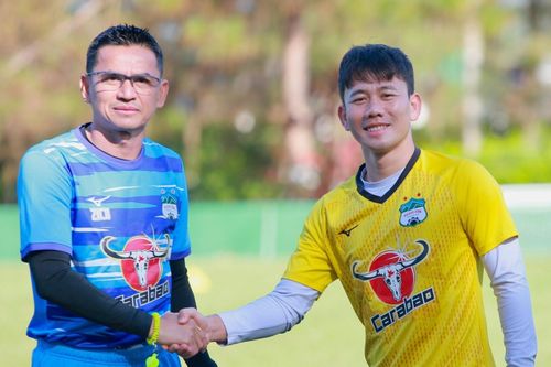 Nhãn hàng quảng cáo cho HAGL mạnh cỡ nào