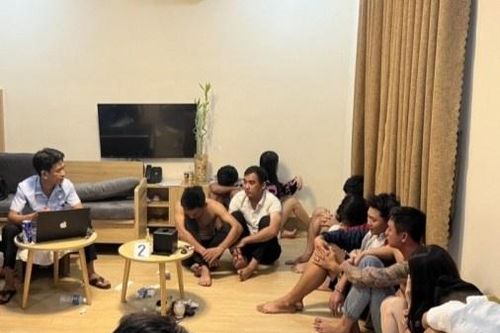 Thuê phòng tại khu nghỉ dưỡng để bay lắc