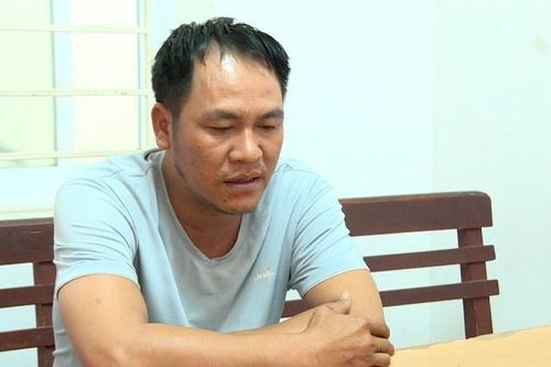 Bị gọi là 'Tình điên', mang dao rựa đi hỗn chiến