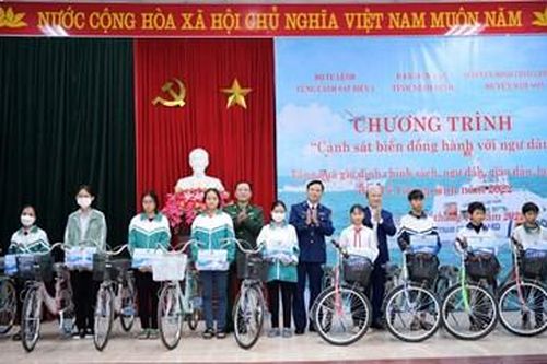 Sát cánh cùng ngư dân Kim Sơn