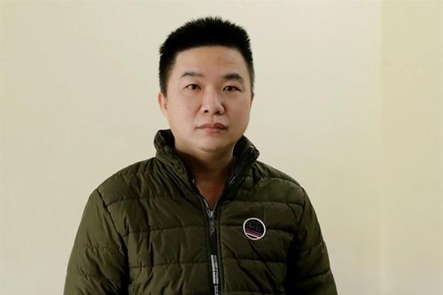 Sự phấn đấu nửa vời của một 'gương vượt khó'