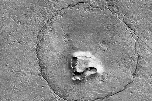 Nóng: NASA phát hiện gương mặt 'gấu teddy' trên bề mặt sao Hỏa