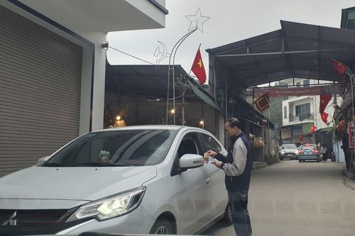 Lộn xộn thu phí giữ xe tại đền Chợ Củi, Hà Tĩnh