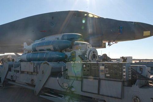 B-1B Lancer mang vũ khí khủng khiếp sau 30 năm